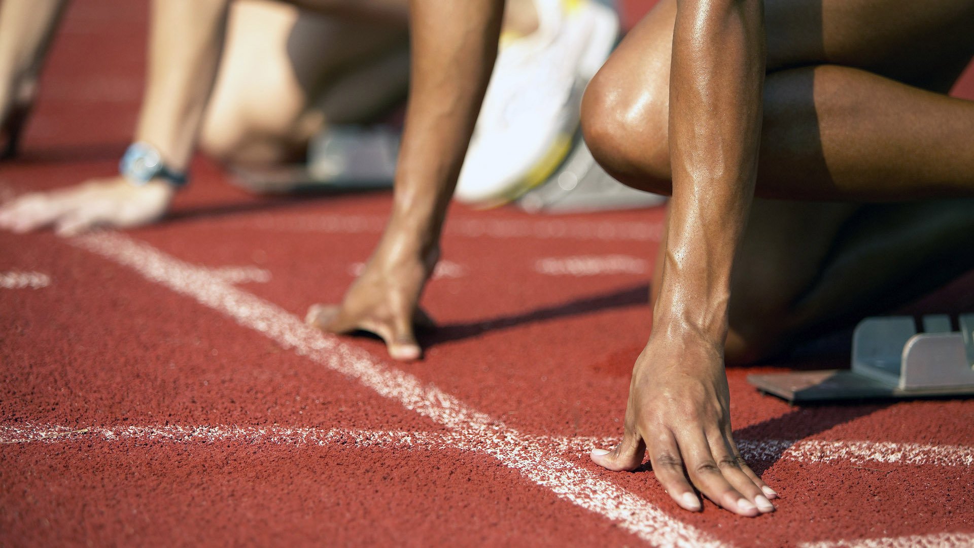 中国队精准换泳成夺冠重要一环，中国队专用泳裤