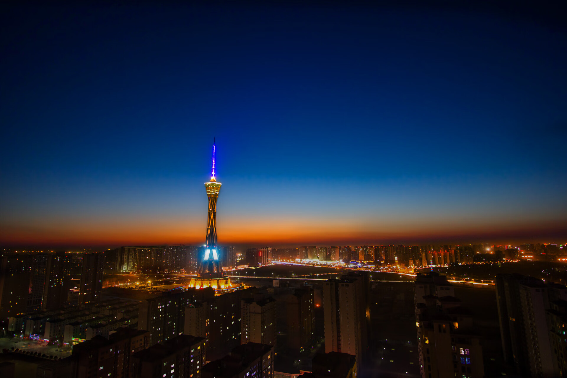 爱游戏网页版-《Faker迎来职业生涯第十个赛季，展望未来新目标》，faker第一年职业